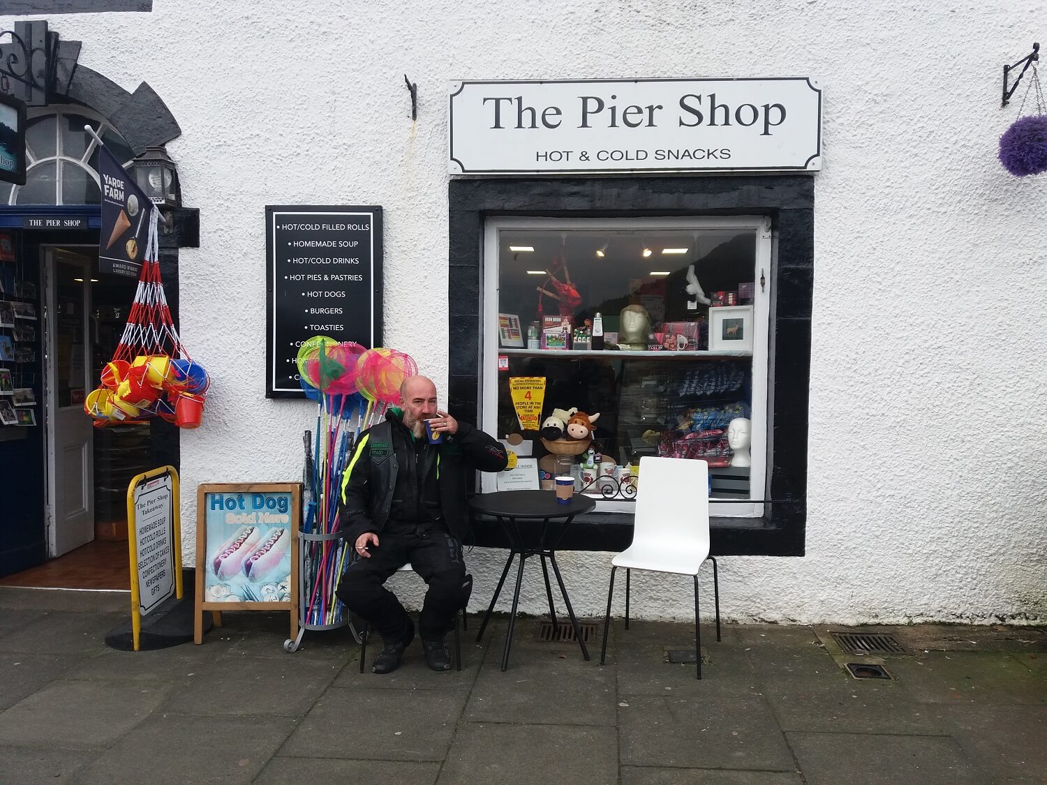 Taco sitting outside coffee shop in Inveraray, Scotland